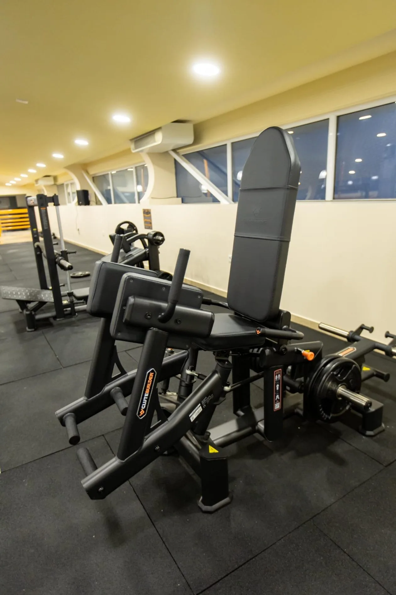 Plate-loaded sprava za trening gornjeg dijela tijela